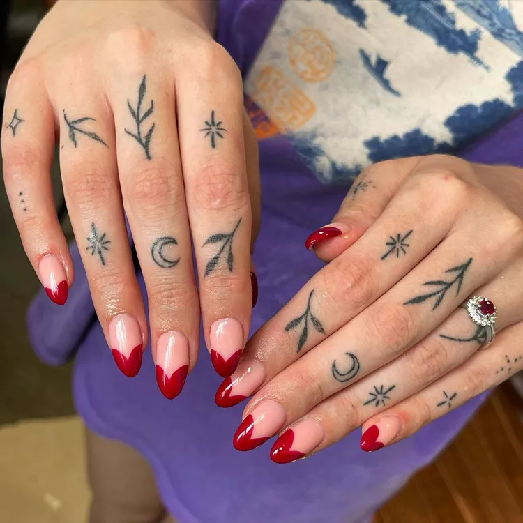 Floral Short Nail Ideas for Spring 2025