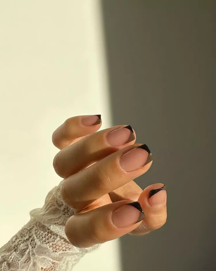 Floral Short Nail Ideas for Spring 2025