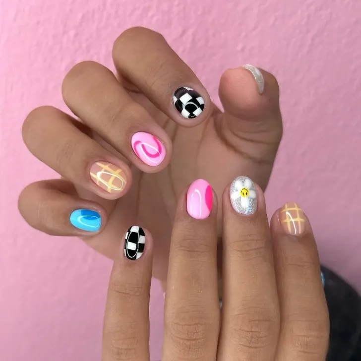 Minimalist Spring Nail Designs 