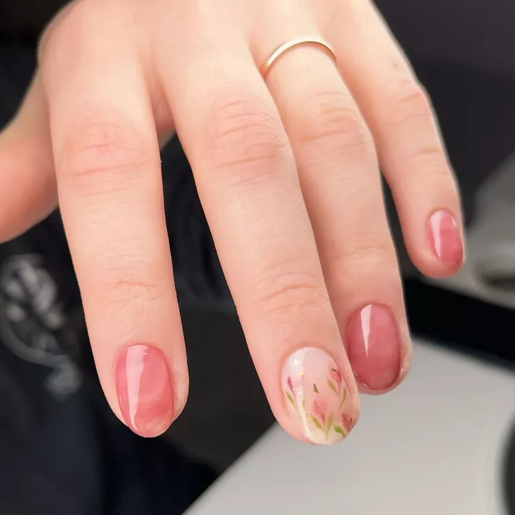Floral Short Nail Ideas for Spring 2025