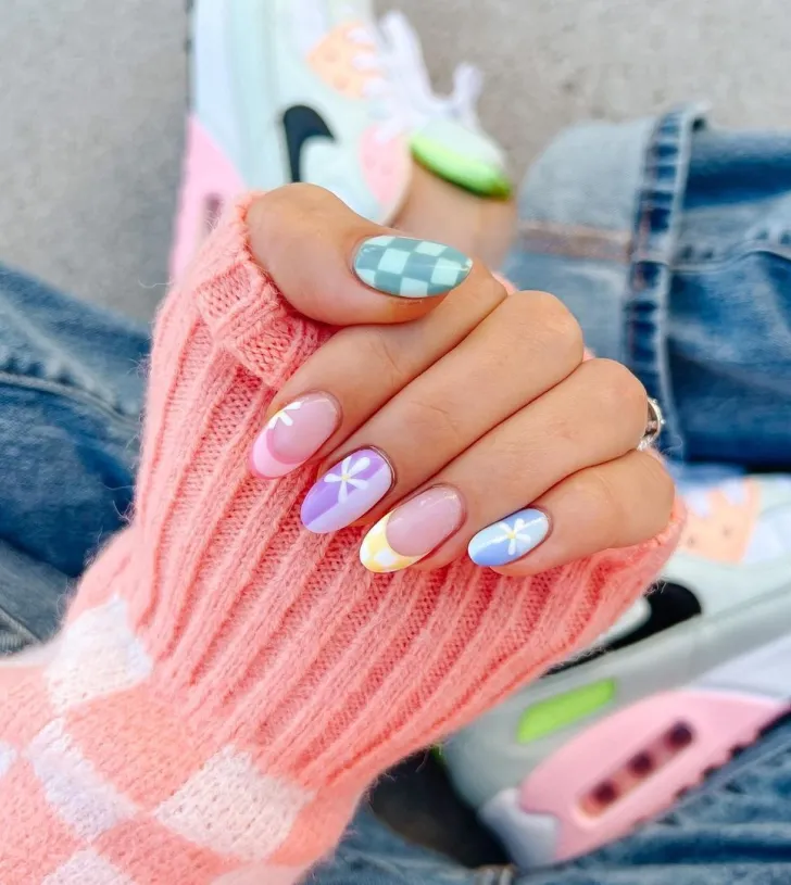 Minimalist Spring Nail Designs 