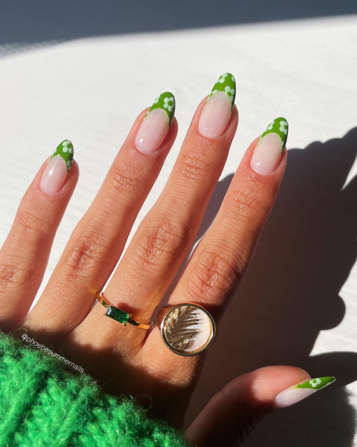 Minimalist Spring Nail Designs 