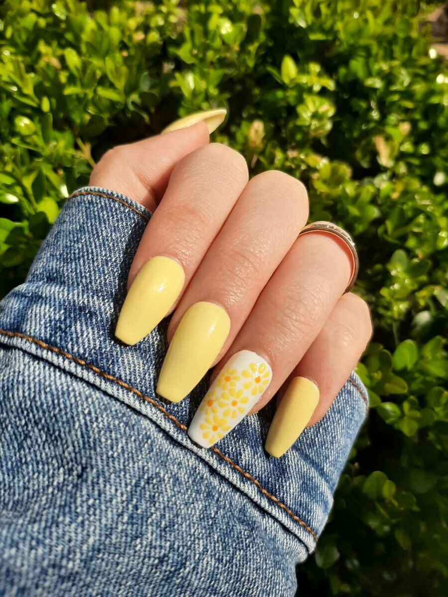 Trending Green Nail Colors for Spring