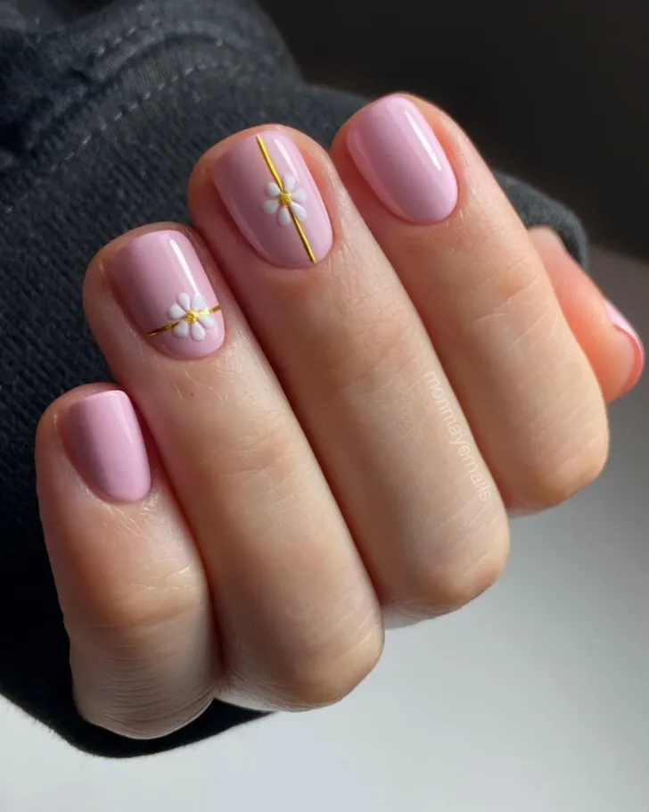 Minimalist Spring Nail Designs 
