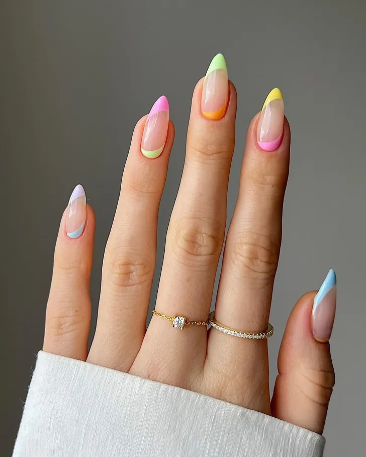 Minimalist Spring Nail Designs 