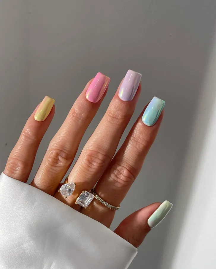 Minimalist Spring Nail Designs 