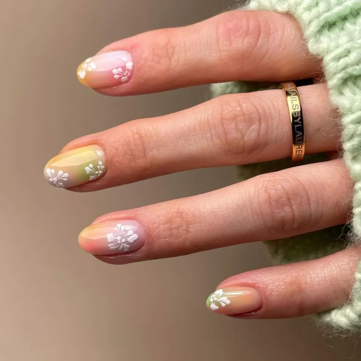 Minimalist Spring Nail Designs 