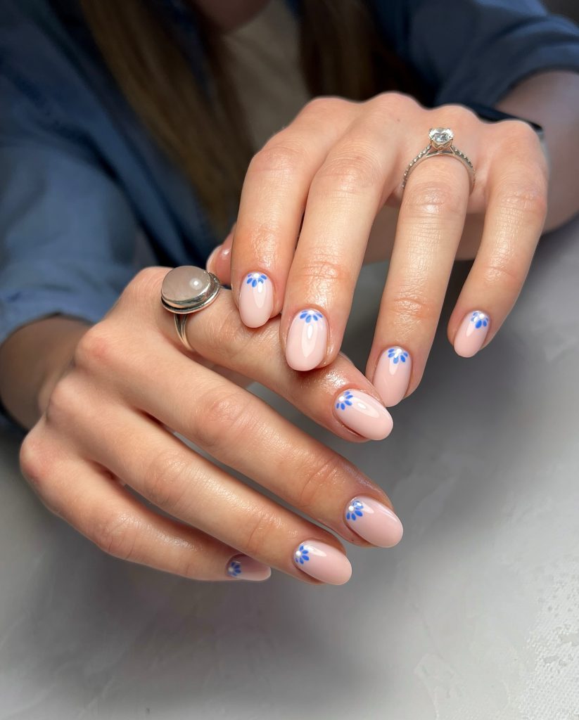 Polka Dot Spring Nail Ideas