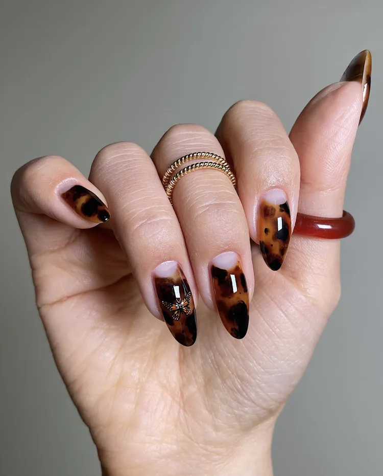 Sage Green Spring Nail Designs