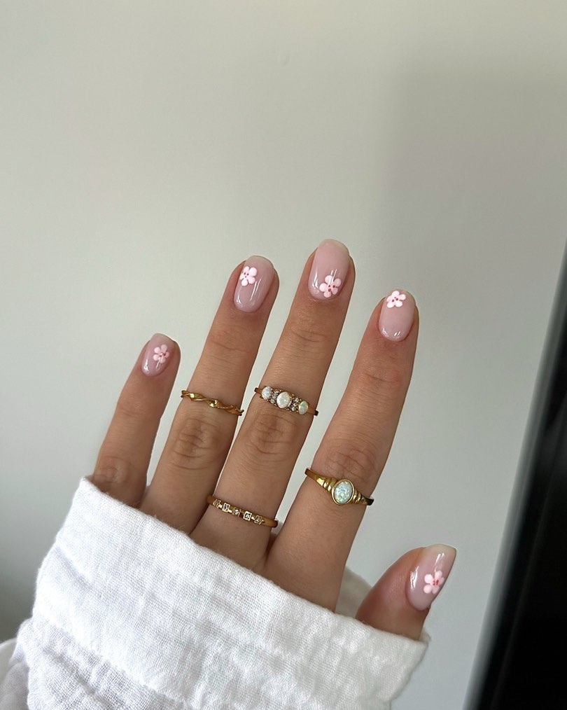 Polka Dot Spring Nail Ideas
