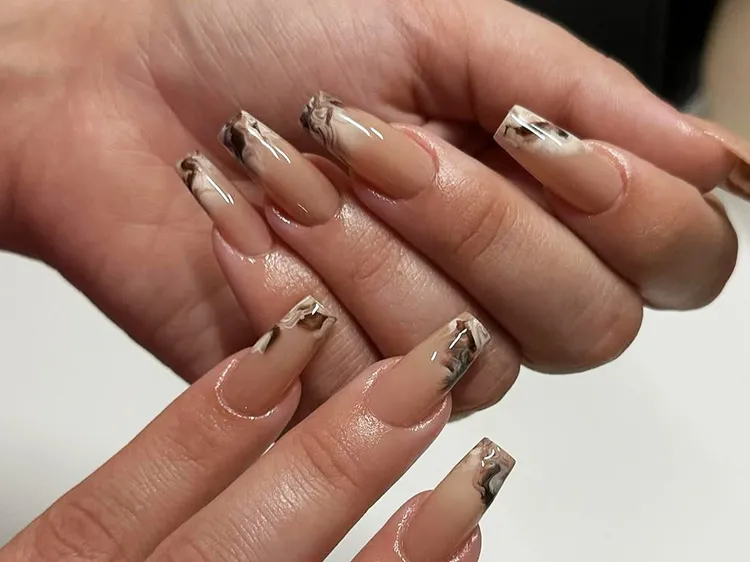 Swirl Nail Art for Spring Vibes