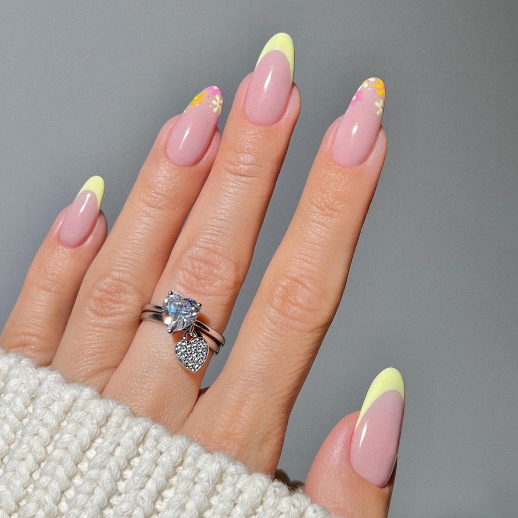 Polka Dot Spring Nail Ideas